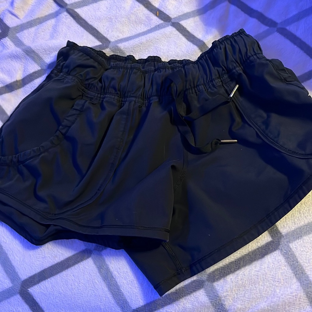 BLACK LULULEMON SHORTS